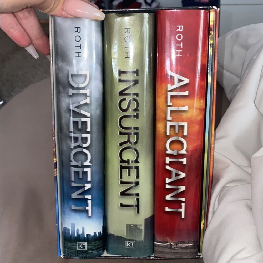 Divergent Book collection
